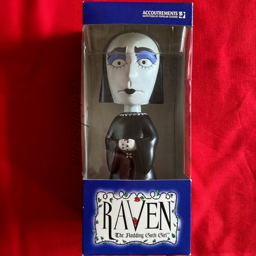 NIB! Vtg Raven the Nodding Goth Girl bobblehead figure 🦇